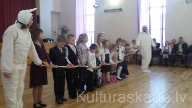 Ziemassvētku eglīte bērniem
